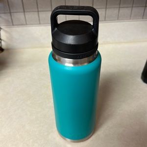 Yeti Rambler w Chug Cap